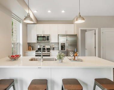 101 W Liberty Street - Photo Thumbnail 1