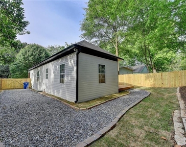 663 Bryan Street - Photo Thumbnail 10