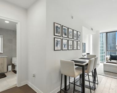 211 N Harbor Drive - Photo Thumbnail 4