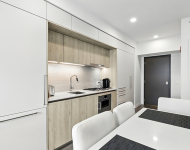 211 N Harbor Drive - Photo Thumbnail 3