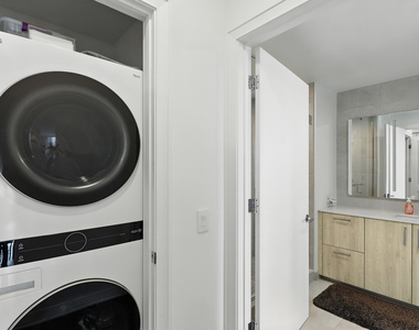 211 N Harbor Drive - Photo Thumbnail 6