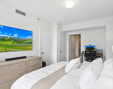 211 N Harbor Drive - Photo Thumbnail 9