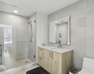 211 N Harbor Drive - Photo Thumbnail 5