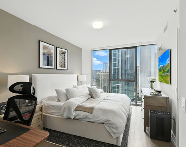 211 N Harbor Drive - Photo Thumbnail 10