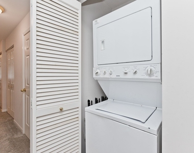 1156 N Howe Street - Photo Thumbnail 12