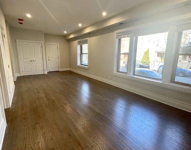 2539 W Iowa Street - Photo Thumbnail 2