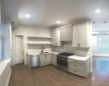 2539 W Iowa Street - Photo Thumbnail 7