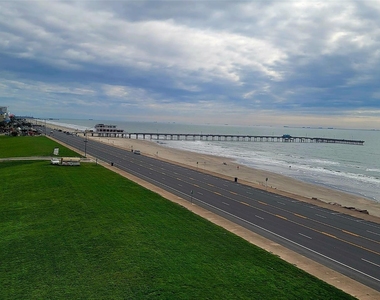 9420 Seawall Boulevard - Photo Thumbnail 16