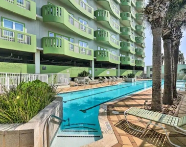 9420 Seawall Boulevard - Photo Thumbnail 3
