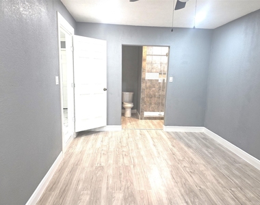 9330 Chesterfield Drive - Photo Thumbnail 7