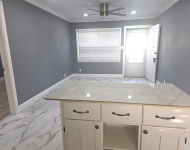 9330 Chesterfield Drive - Photo Thumbnail 12