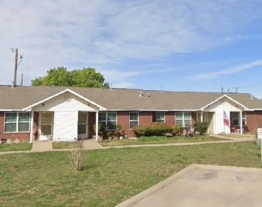 2250 W 15th St - Photo Thumbnail 2