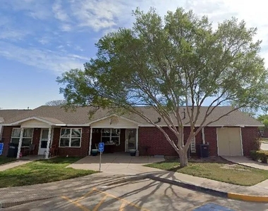 2250 W 15th St - Photo Thumbnail 3