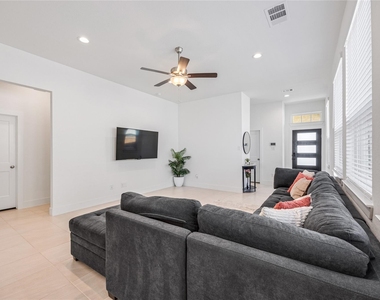 21130 Garden Palm Drive - Photo Thumbnail 9