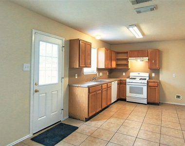 7419 Kennemer - Photo Thumbnail 1