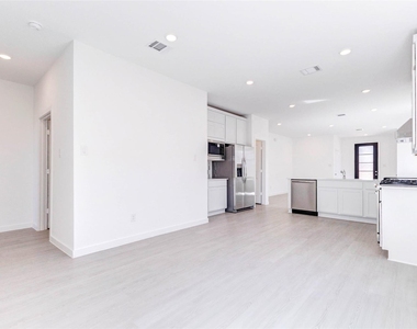 27410 Sweetwater Bay Drive - Photo Thumbnail 13