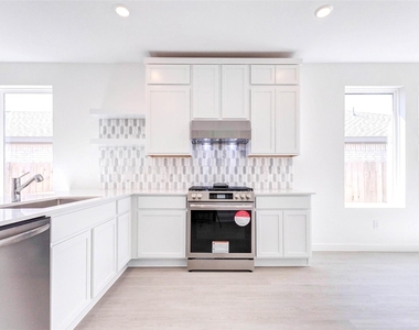 27410 Sweetwater Bay Drive - Photo Thumbnail 8