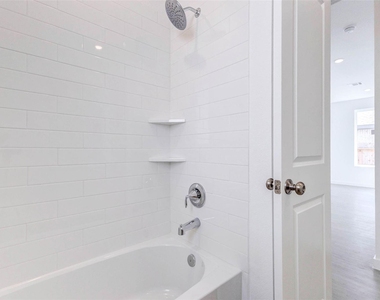 27410 Sweetwater Bay Drive - Photo Thumbnail 28