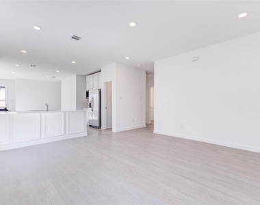 27410 Sweetwater Bay Drive - Photo Thumbnail 5