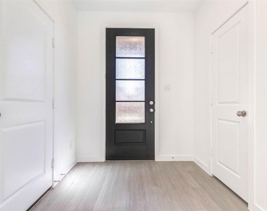 27410 Sweetwater Bay Drive - Photo Thumbnail 3