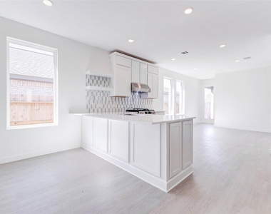 27410 Sweetwater Bay Drive - Photo Thumbnail 4