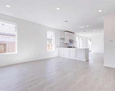 27410 Sweetwater Bay Drive - Photo Thumbnail 6
