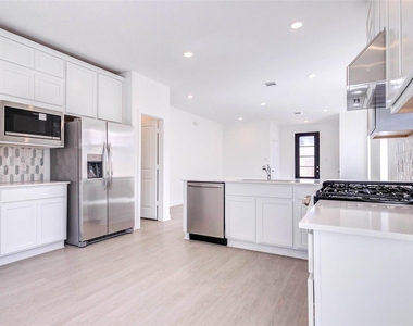 27410 Sweetwater Bay Drive - Photo Thumbnail 11