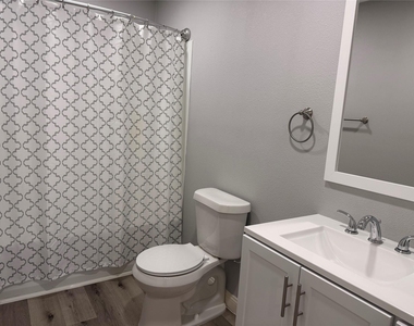 6846 Hertford Park Drive - Photo Thumbnail 5