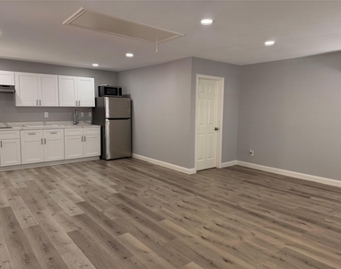 6846 Hertford Park Drive - Photo Thumbnail 2