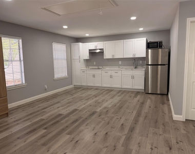 6846 Hertford Park Drive - Photo Thumbnail 4