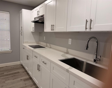 6846 Hertford Park Drive - Photo Thumbnail 3
