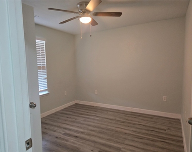 22061 Russell Drive - Photo Thumbnail 4