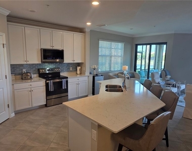 10520 Casella Way - Photo Thumbnail 9