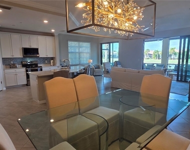 10520 Casella Way - Photo Thumbnail 8
