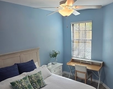 10520 Casella Way - Photo Thumbnail 17