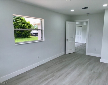 6187 Island Park Court - Photo Thumbnail 9