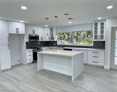 6187 Island Park Court - Photo Thumbnail 3