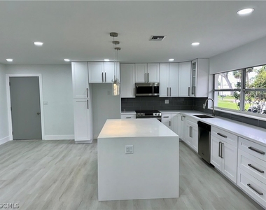 6187 Island Park Court - Photo Thumbnail 4