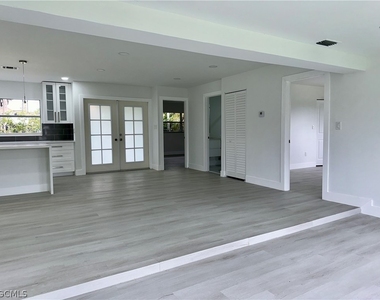 6187 Island Park Court - Photo Thumbnail 5