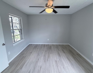 5902 Willow Glen Drive - Photo Thumbnail 10