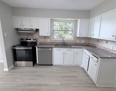 5902 Willow Glen Drive - Photo Thumbnail 8