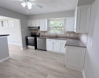 5902 Willow Glen Drive - Photo Thumbnail 9