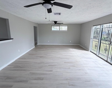 5902 Willow Glen Drive - Photo Thumbnail 14