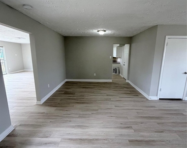 5902 Willow Glen Drive - Photo Thumbnail 15