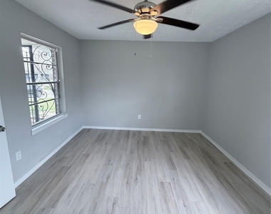 5902 Willow Glen Drive - Photo Thumbnail 11