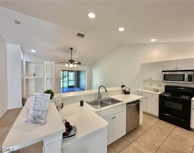 4317 Sw Santa Barbara Place - Photo Thumbnail 17