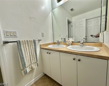4317 Sw Santa Barbara Place - Photo Thumbnail 27