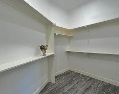 10127 Grover Ln - Photo Thumbnail 8