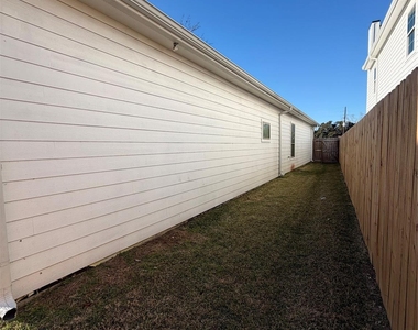 10127 Grover Ln - Photo Thumbnail 10