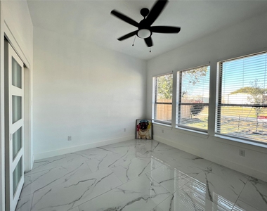 10127 Grover Ln - Photo Thumbnail 5